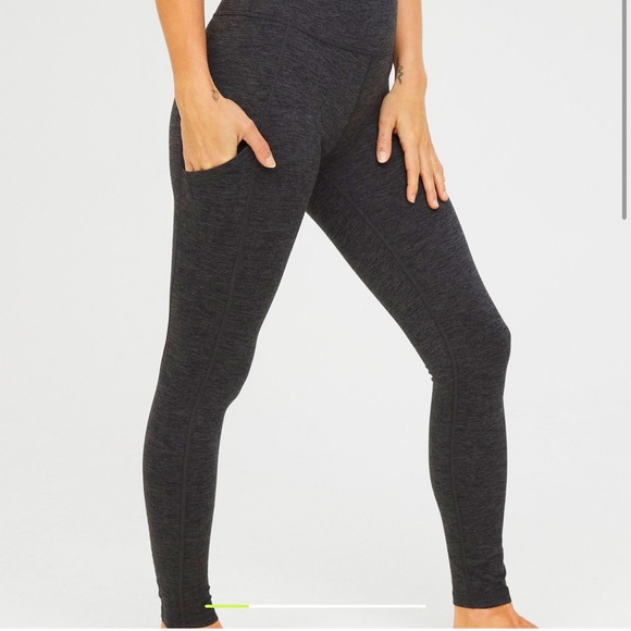 COPY - AMERICAN EAGLE THE EVERYTHING POCKET LEGGING - Picture 1 of 5
